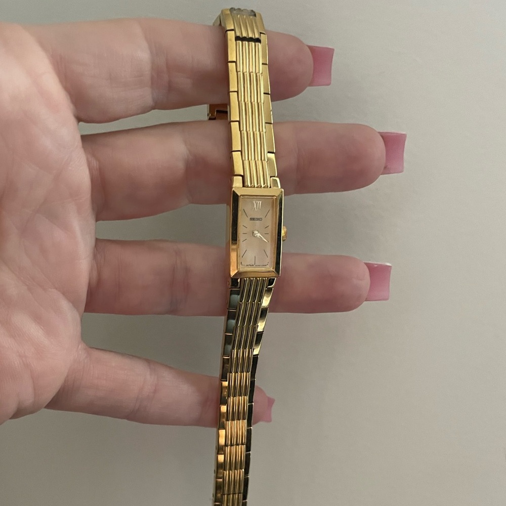 Ladies Seiko gold tone watch